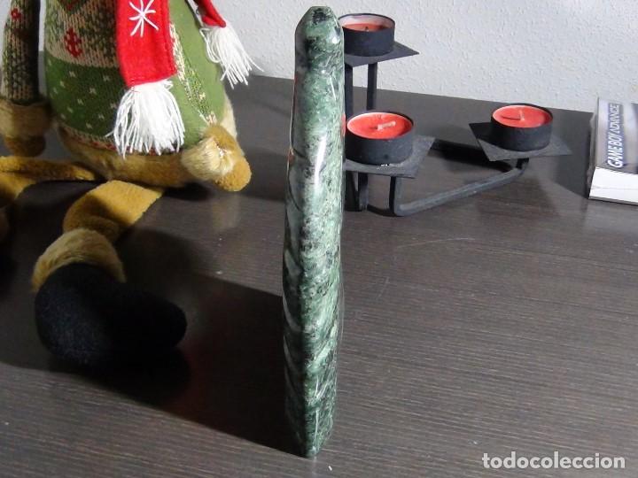 Arte: Pieza art&iacute;stica aparentemente en marmol verde - Foto 6