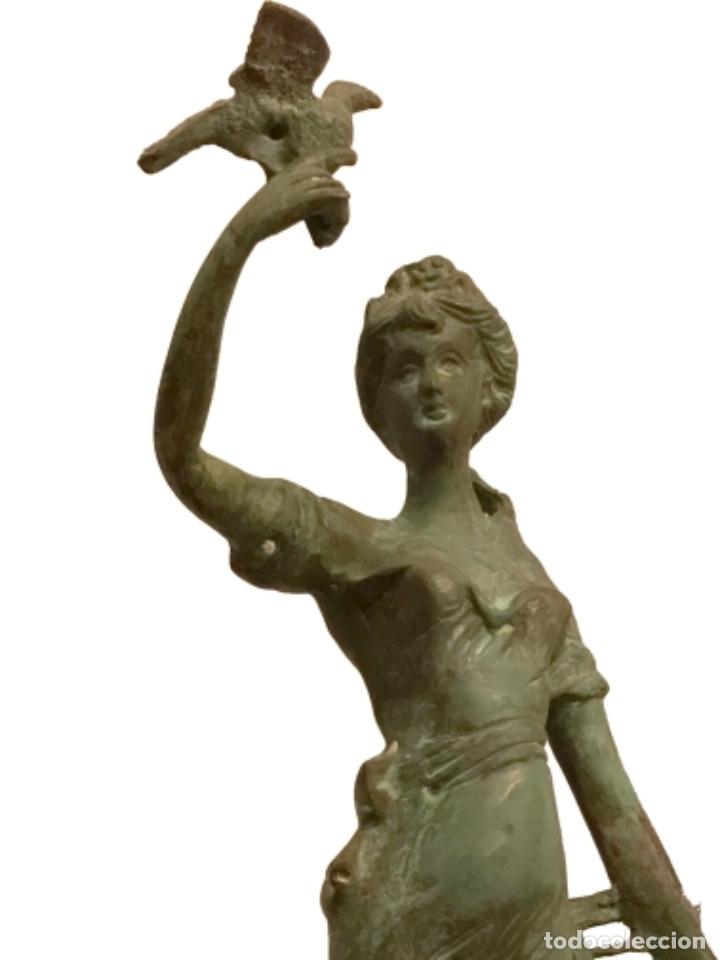 Arte: mujer con palomas, calamina, antigua. - Foto 4