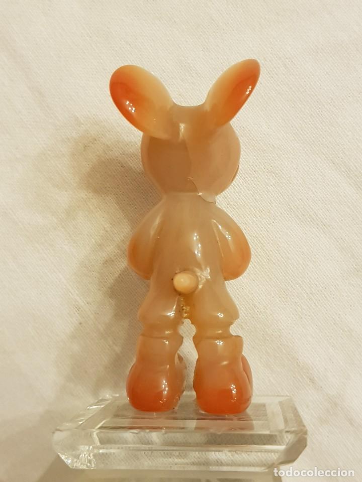 Arte: Mickey Mouse de jade con torre Eiffel de cristal macizo. - Foto 4