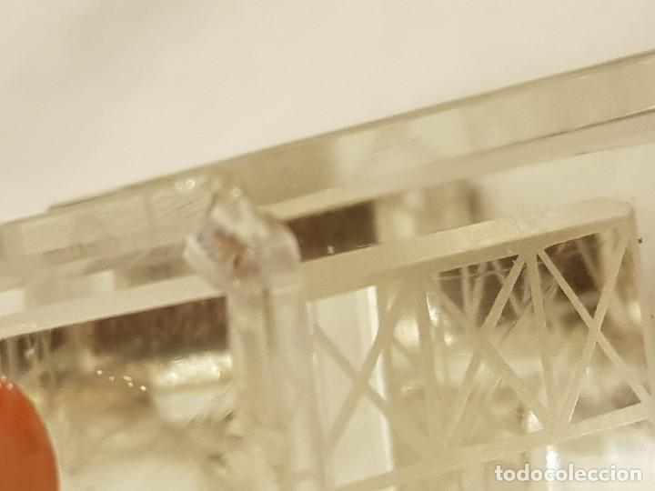 Arte: Mickey Mouse de jade con torre Eiffel de cristal macizo. - Foto 8