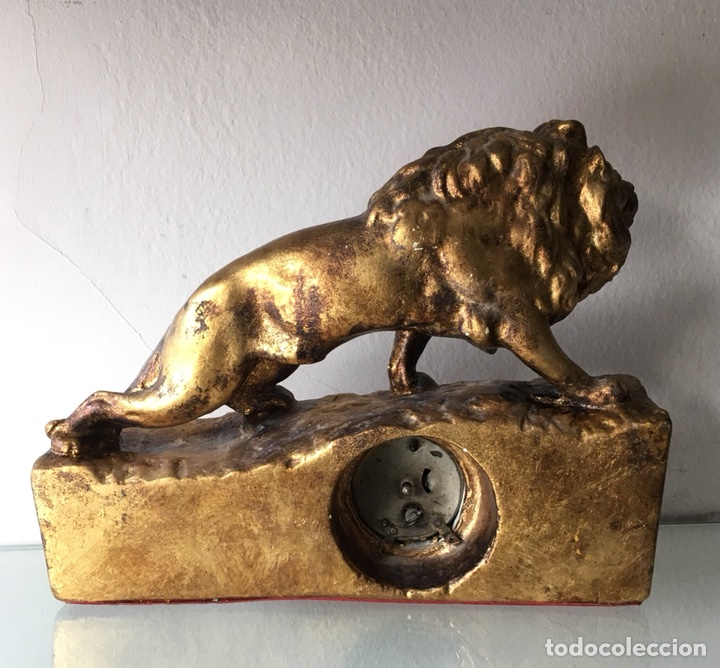 Arte: Figura de le&oacute;n con reloj. - Foto 2