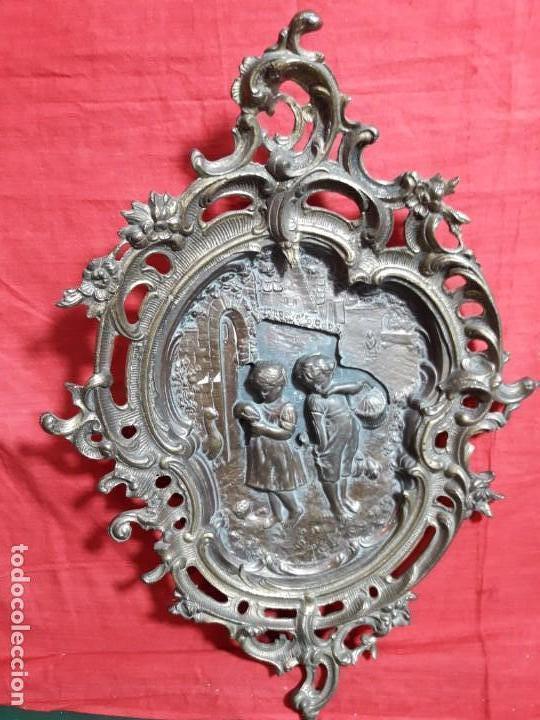Arte: Relieve en lat&oacute;n enmarcado curnocopia - Foto 1