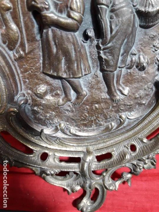 Arte: Relieve en lat&oacute;n enmarcado curnocopia - Foto 4
