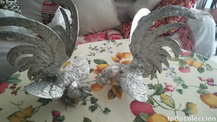 Arte: Pareja de gallos de pelea - Foto 1