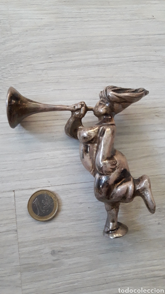Arte: FIGURA PLATEADA. DIOSA FAMA, DISE&Ntilde;ADA POR ANTONIO MINGOTE. METALICA Y PESADA. PREMIO AMPE
