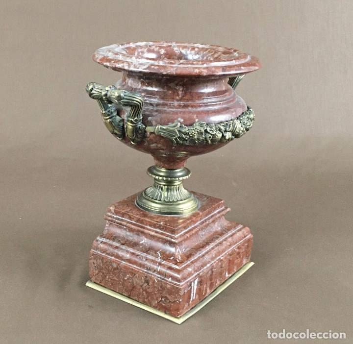 Arte: Copa de m&aacute;rmol rosado con bronce. - Foto 2
