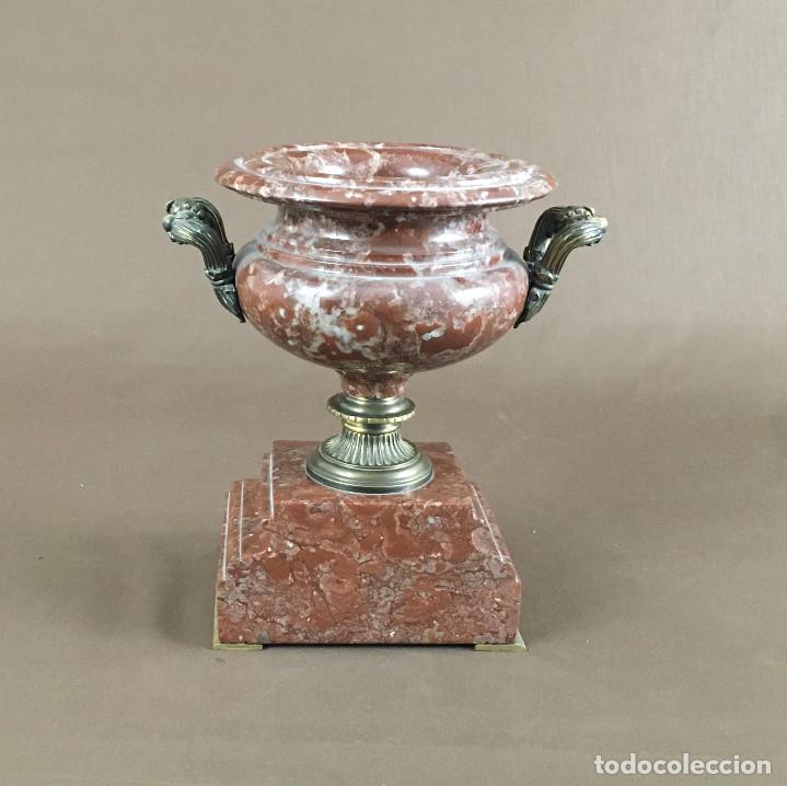 Arte: Copa de m&aacute;rmol rosado con bronce. - Foto 3