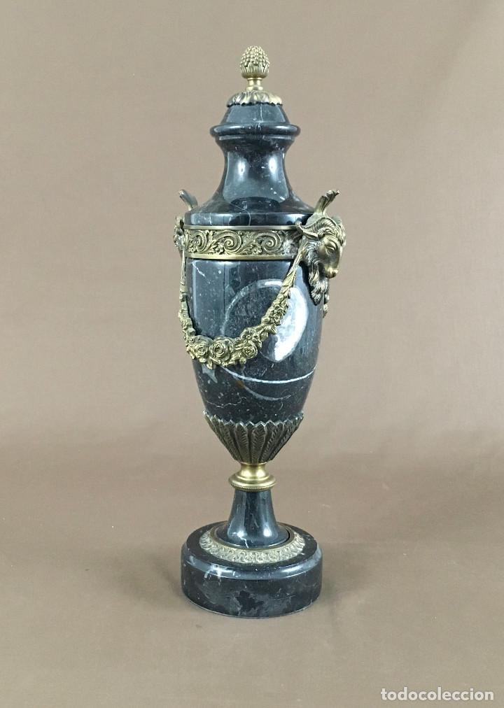 Arte: Jarr&oacute;n de m&aacute;rmol negro con tapa 47cm - Foto 3
