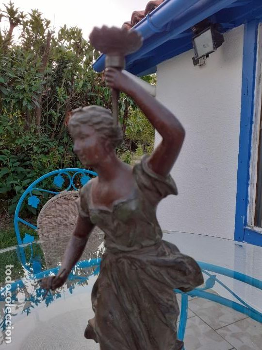 Arte: Estatua firmada en calamina, centenaria - Foto 2