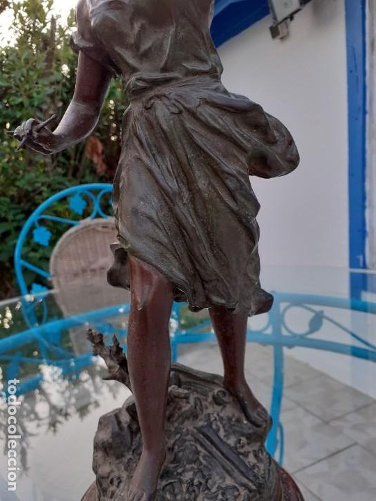 Arte: Estatua firmada en calamina, centenaria - Foto 3