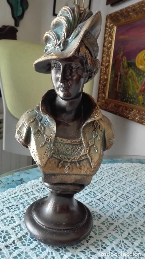 Arte: Busto de dama antigua con sombrero - Foto 1