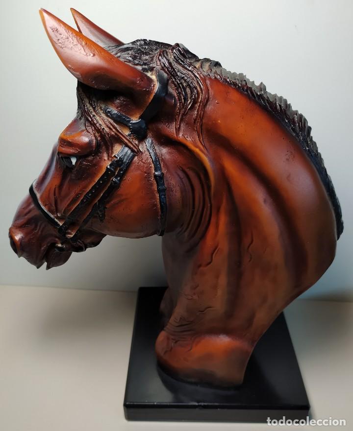 Art: ELEGANTE CABEZA O BUSTO DE CABALLO DE CERAMICA VIDRIADA.