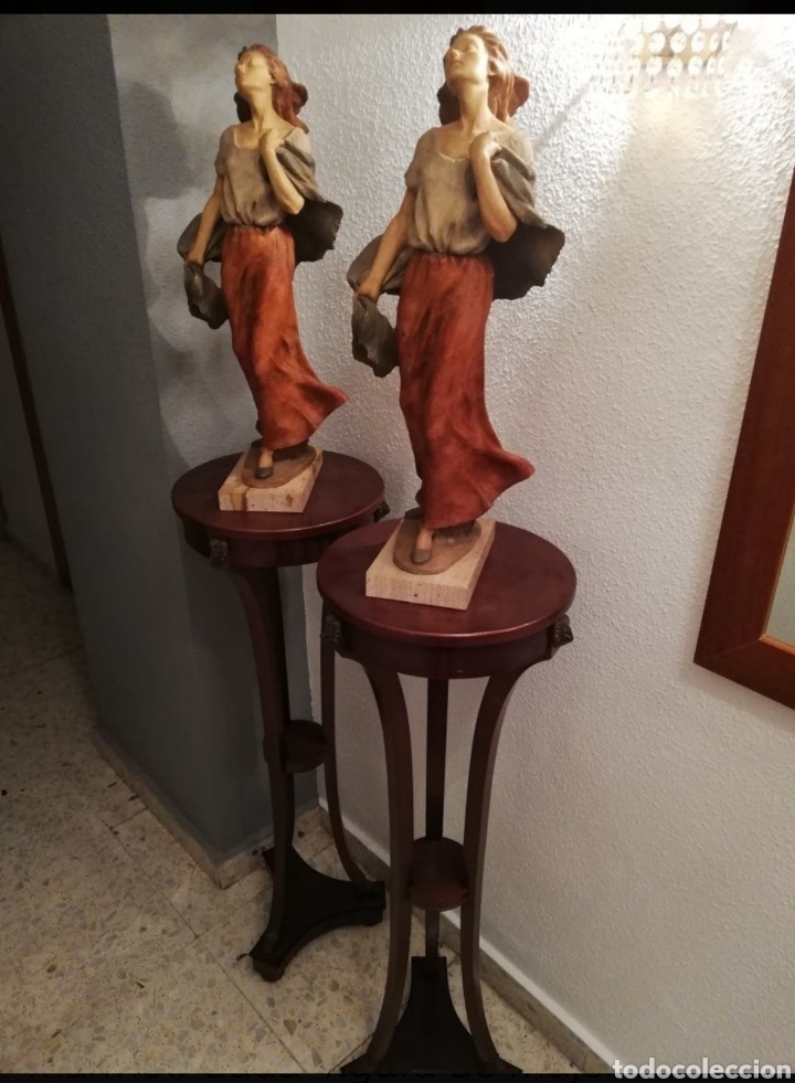 Arte: FIGURAS MUJER DE CER&Aacute;MICA CON PIES DE MADERA - Foto 1