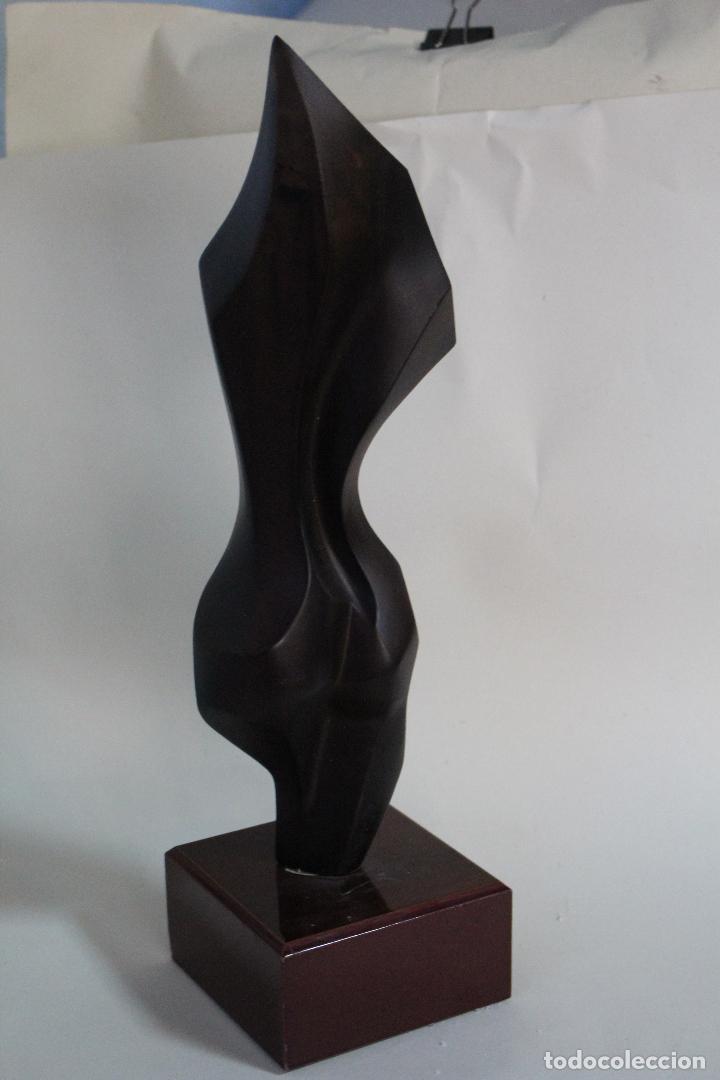 Arte: escultura de mujer firmada - Foto 3