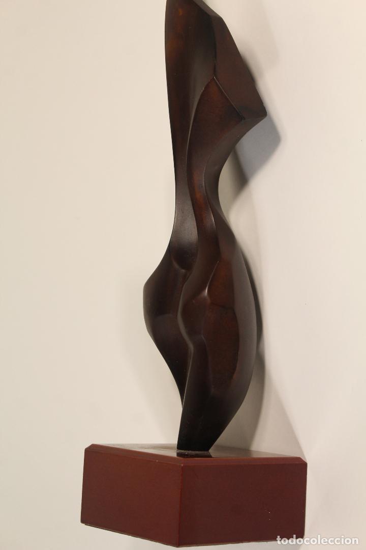 Arte: escultura de mujer firmada - Foto 4