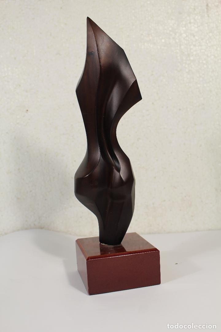 Arte: escultura de mujer firmada - Foto 1
