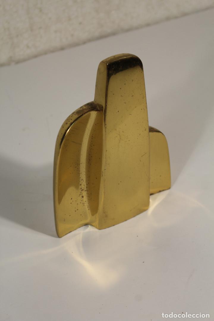 Arte: ANTONI MIR&Oacute;. Escultura L&acute;Ocell 1998 - Foto 2