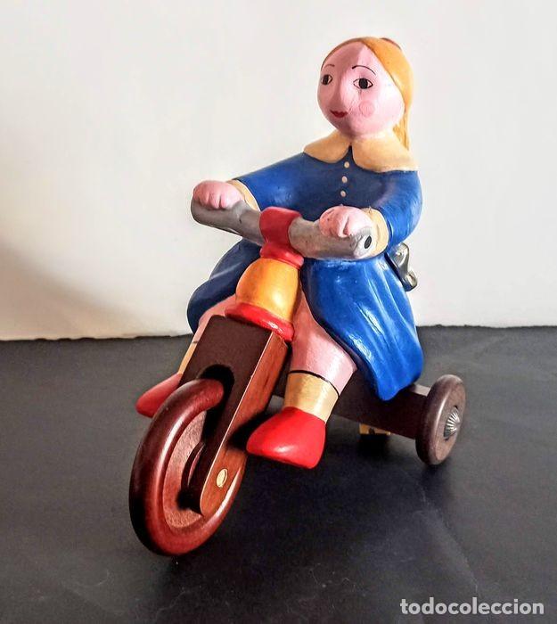 Arte: Mu&ntilde;eca en Triciclo de ENZO VIZENZI - Foto 1