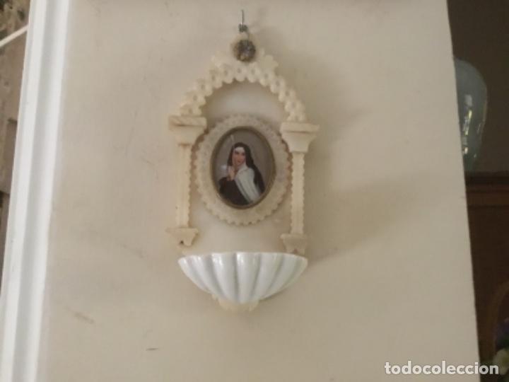 Arte: Bell&iacute;sima benditera con imagen de santa - Foto 1
