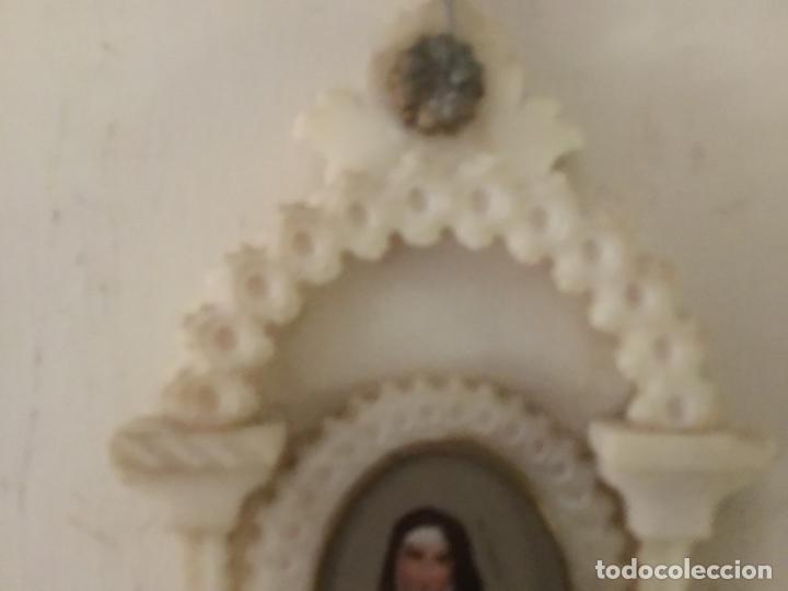 Arte: Bell&iacute;sima benditera con imagen de santa - Foto 2