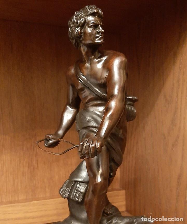 Arte: Figura bronce o lat&oacute;n patinado - Foto 1