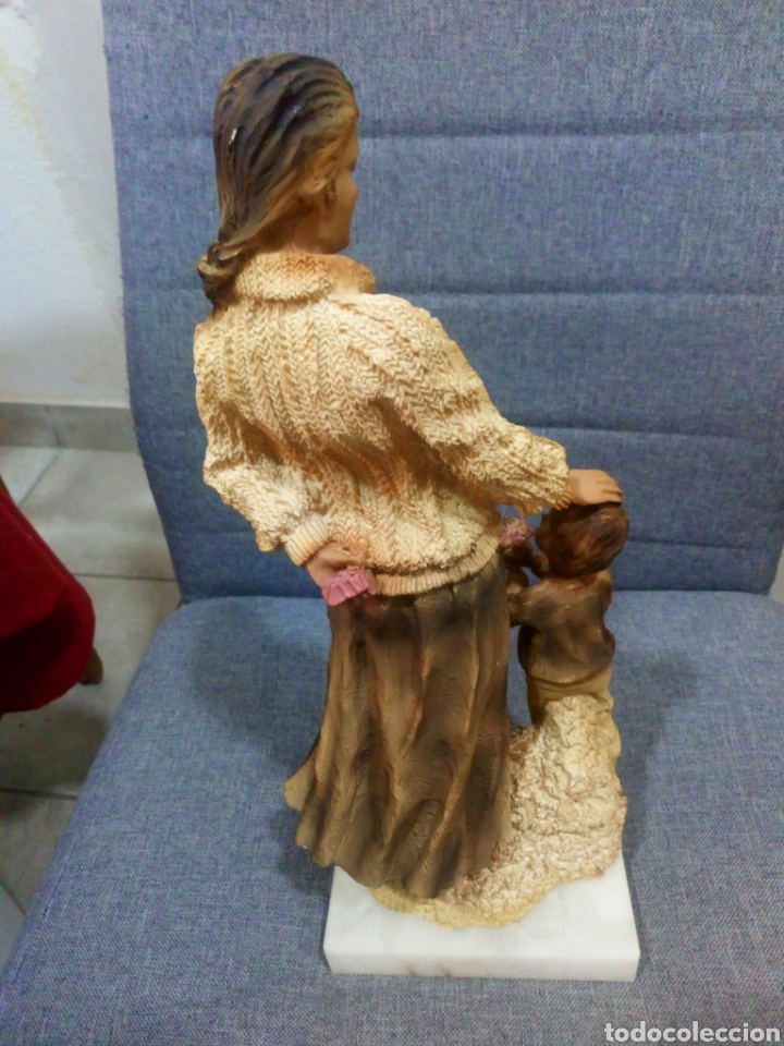 Arte: Figura de mujer y ni&ntilde;o - Foto 5