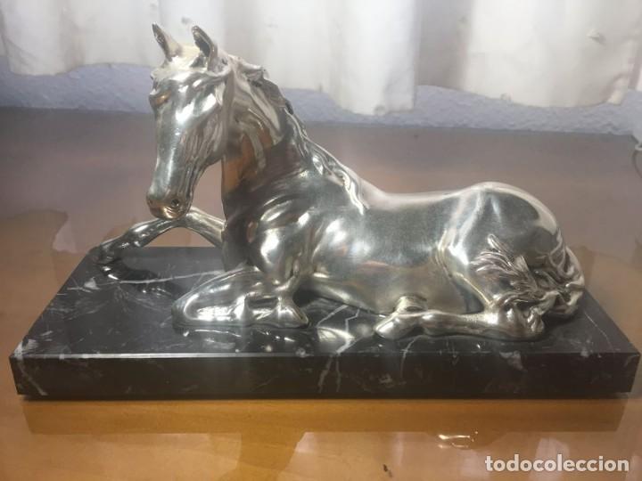 Arte: ESCULTURA DE CABALLO CON BA&Ntilde;O DE PLATA - Foto 1