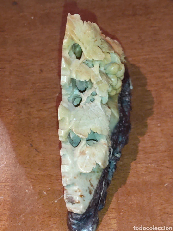 Arte: Figura oriental,racimo de uvas tallado en Jade. - Foto 4