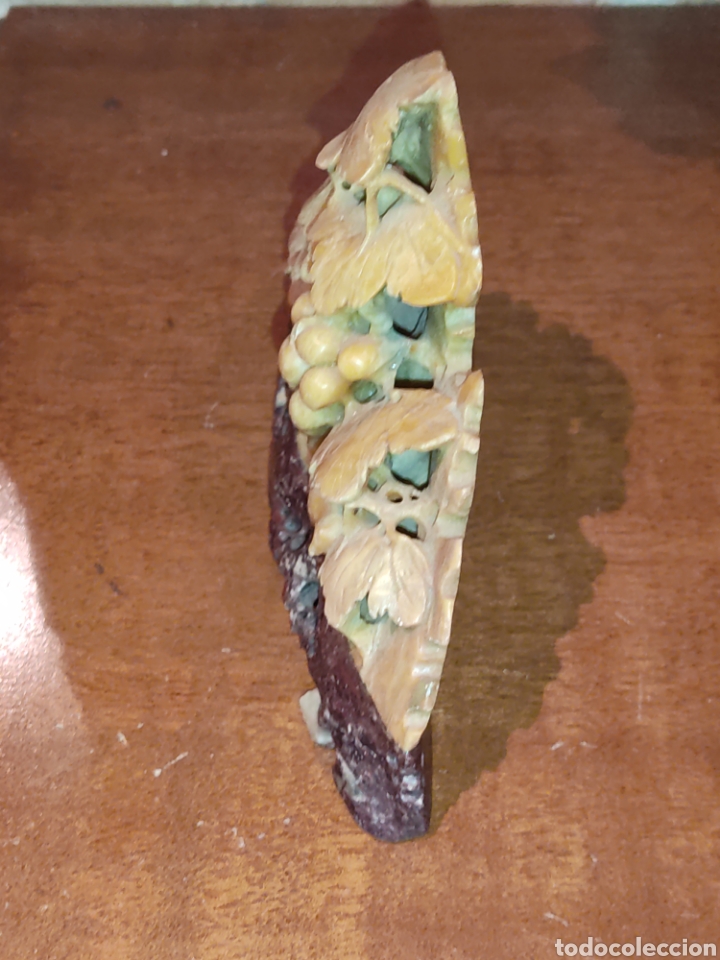 Arte: Figura oriental,racimo de uvas tallado en Jade. - Foto 6