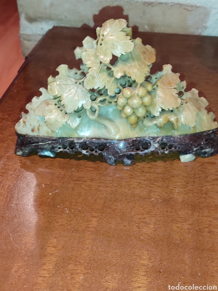 Arte: Figura oriental,racimo de uvas tallado en Jade. - Foto 7