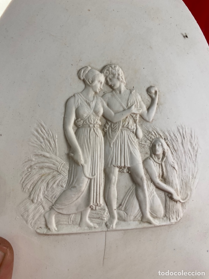 Arte: Marmolina en relieve con escena cl&aacute;sica - Foto 2