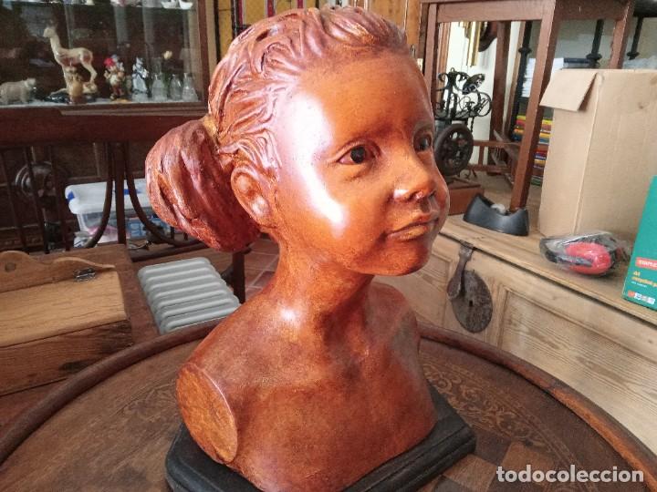 Arte: Busto modernista de ni&ntilde;a, policromado - Foto 1