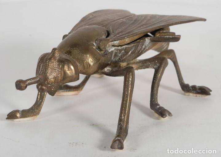 Arte: Mosca en metal dorado - Foto 1