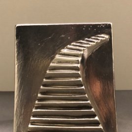 Escultura pisapapeles - Escalera - metal baño de plata