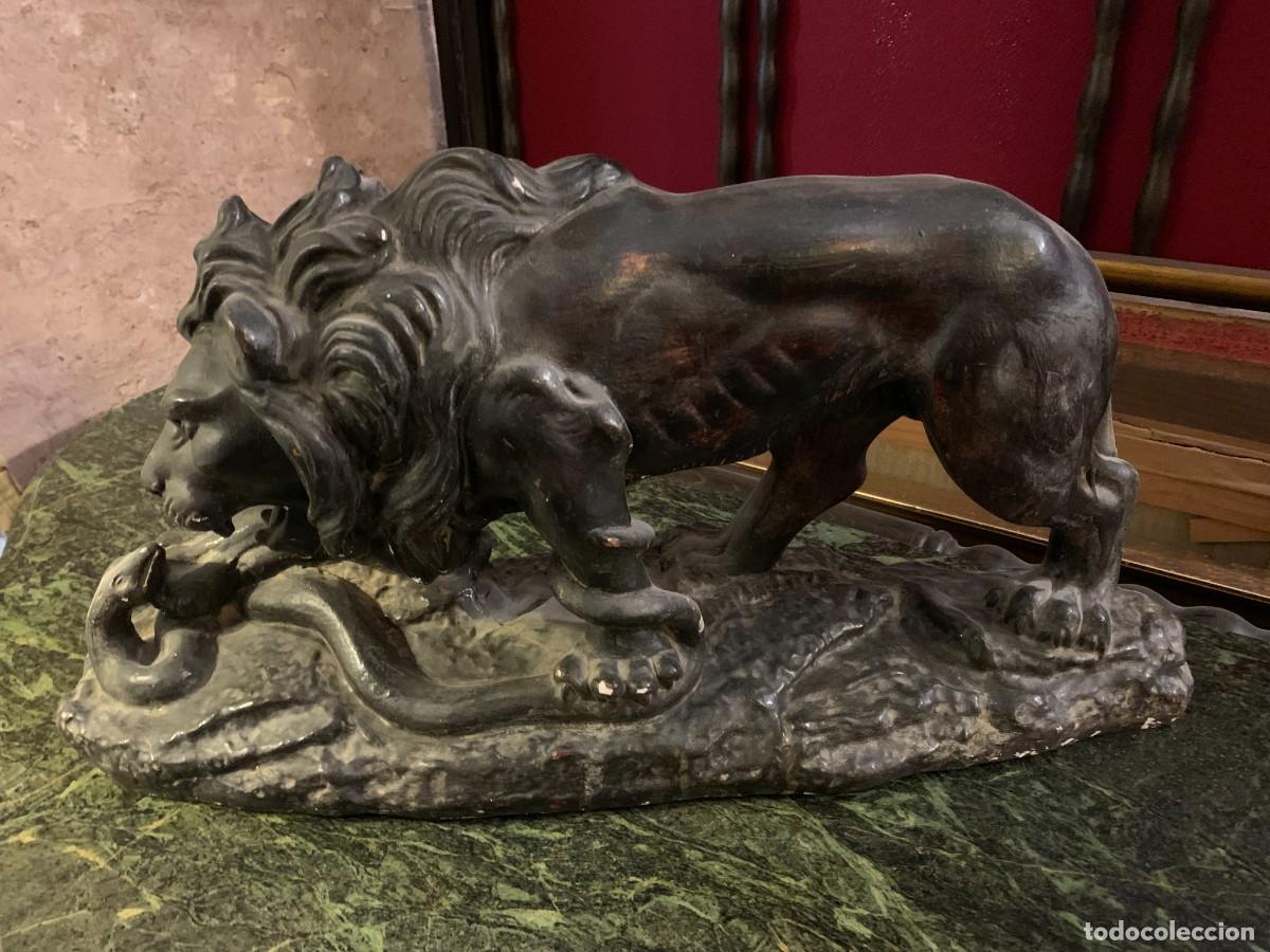 Arte: Antigua escultura de le&oacute;n cazando - Foto 3