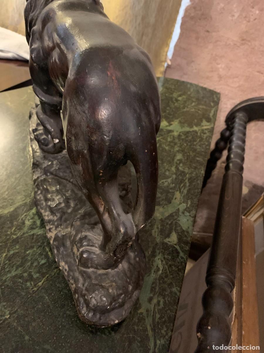 Arte: Antigua escultura de le&oacute;n cazando - Foto 5
