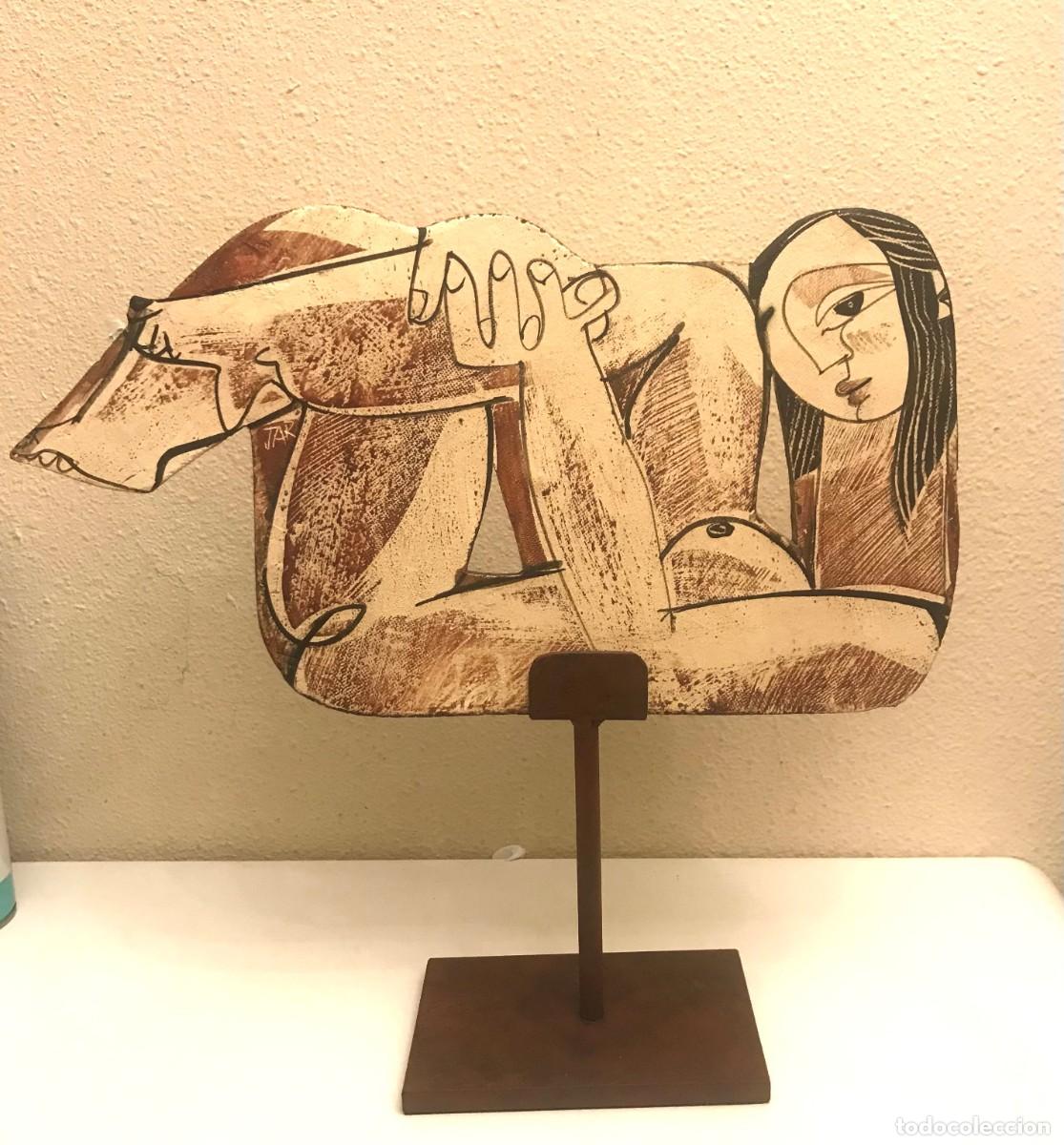 Arte: ESCULTURA DE MUJER (stand sobre Herrio) - Foto 1