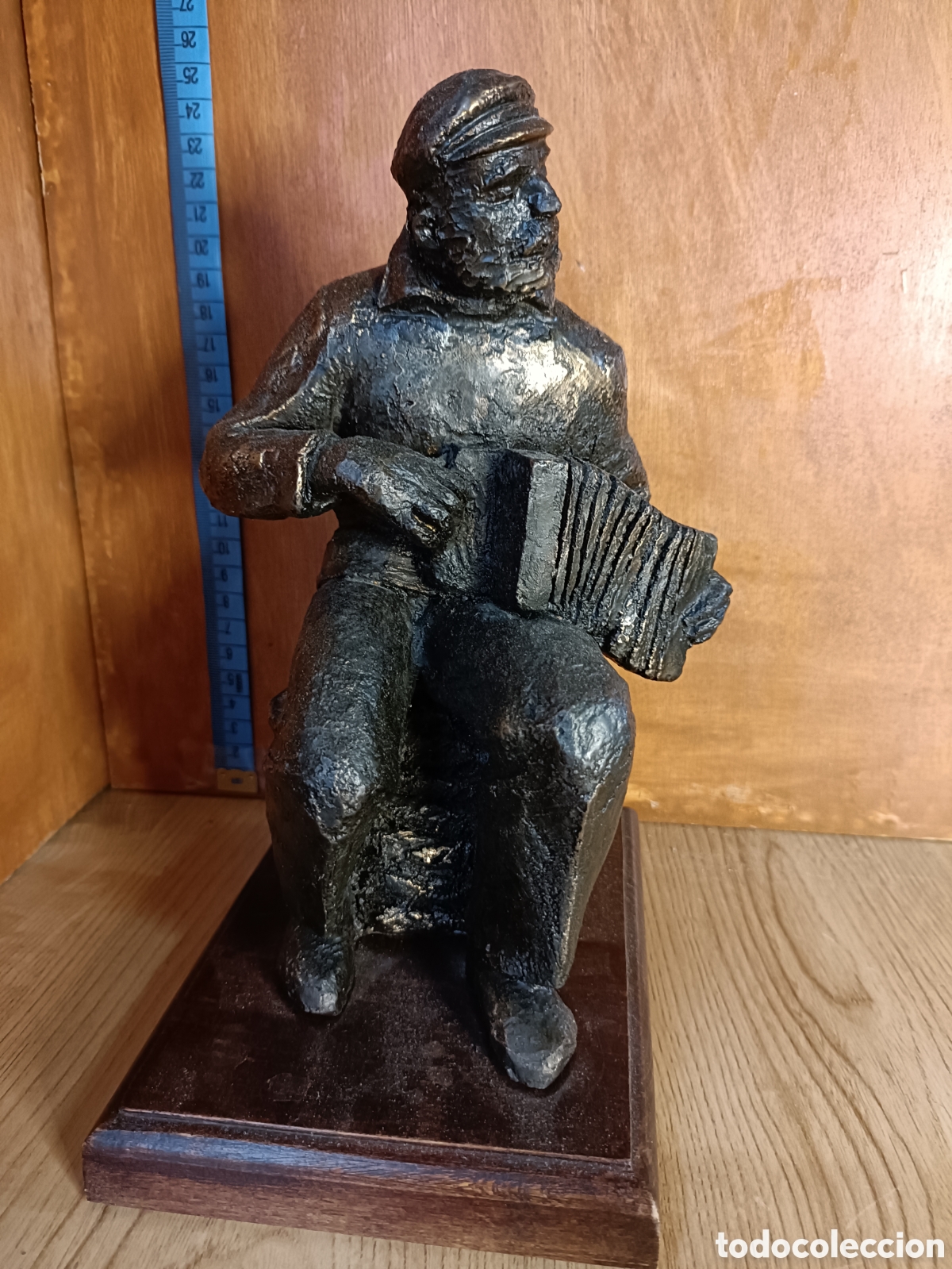 Arte: Figura m&uacute;sico con acordeon - Foto 1