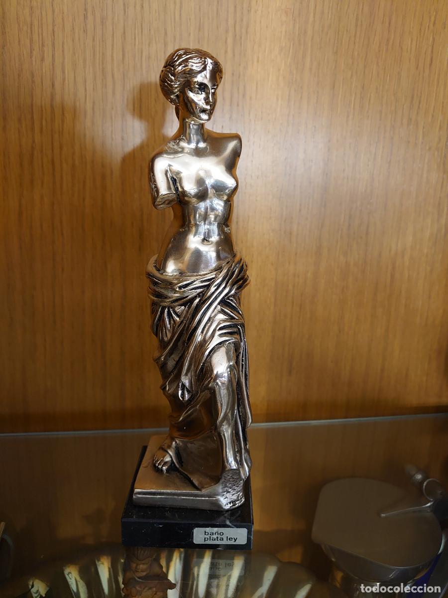 Arte: Escultura de mujer de plata - Foto 1