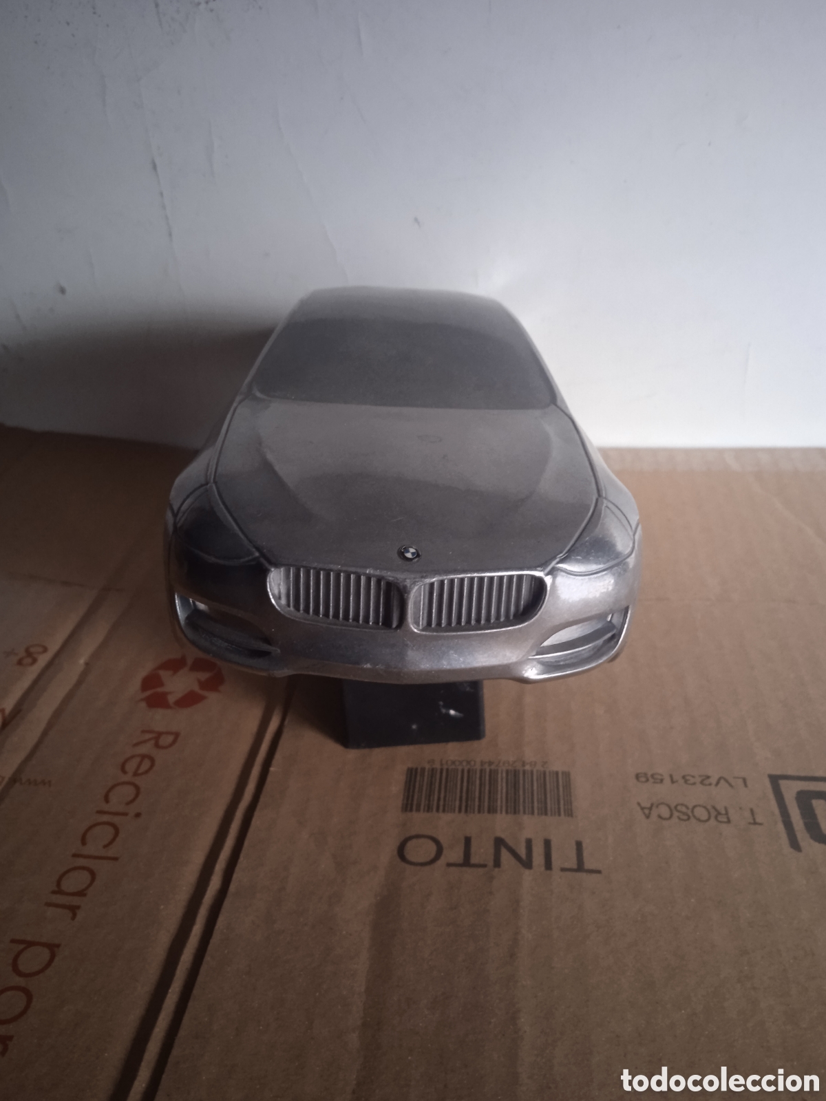 Arte: Escultura de un coche - Foto 2