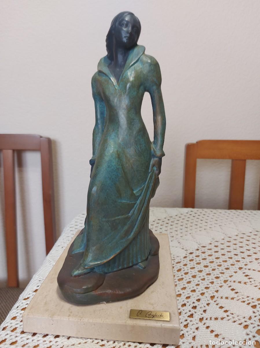 Arte: Escultura &ldquo;Muchacha de pie apoyada en columna&rdquo; de A.Anglada