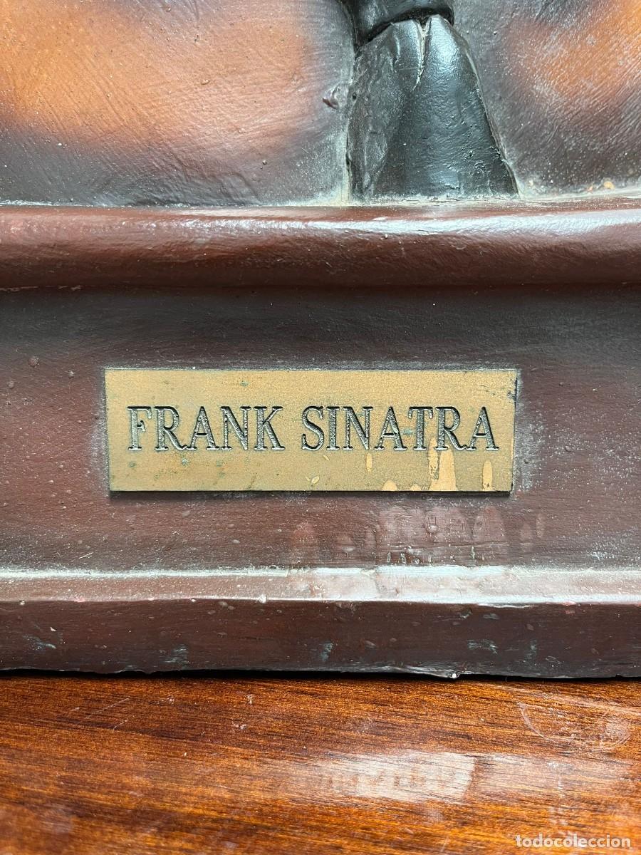 Arte: Escultura de Frank Sinatra, en poli&eacute;ster. - Foto 2
