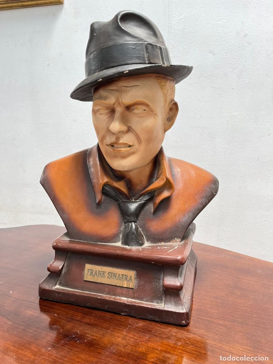 Arte: Escultura de Frank Sinatra, en poli&eacute;ster. - Foto 3