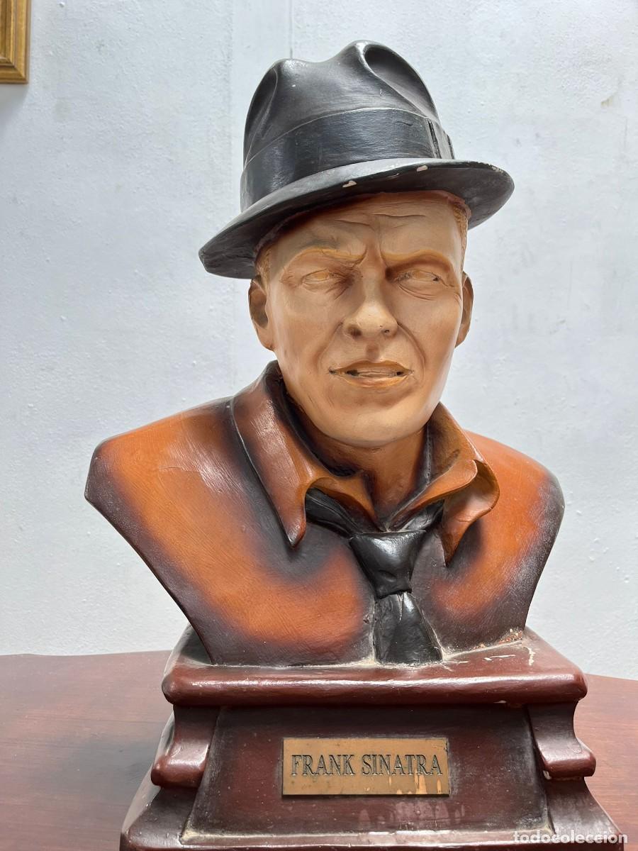 Arte: Escultura de Frank Sinatra, en poli&eacute;ster. - Foto 5