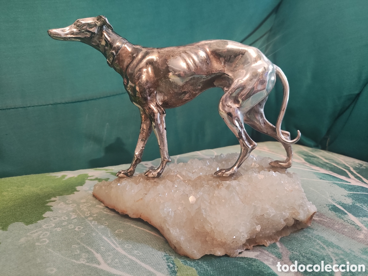 Arte: FIGURA DE GALGO SOBRE ROCA DE CUARZO - Foto 1