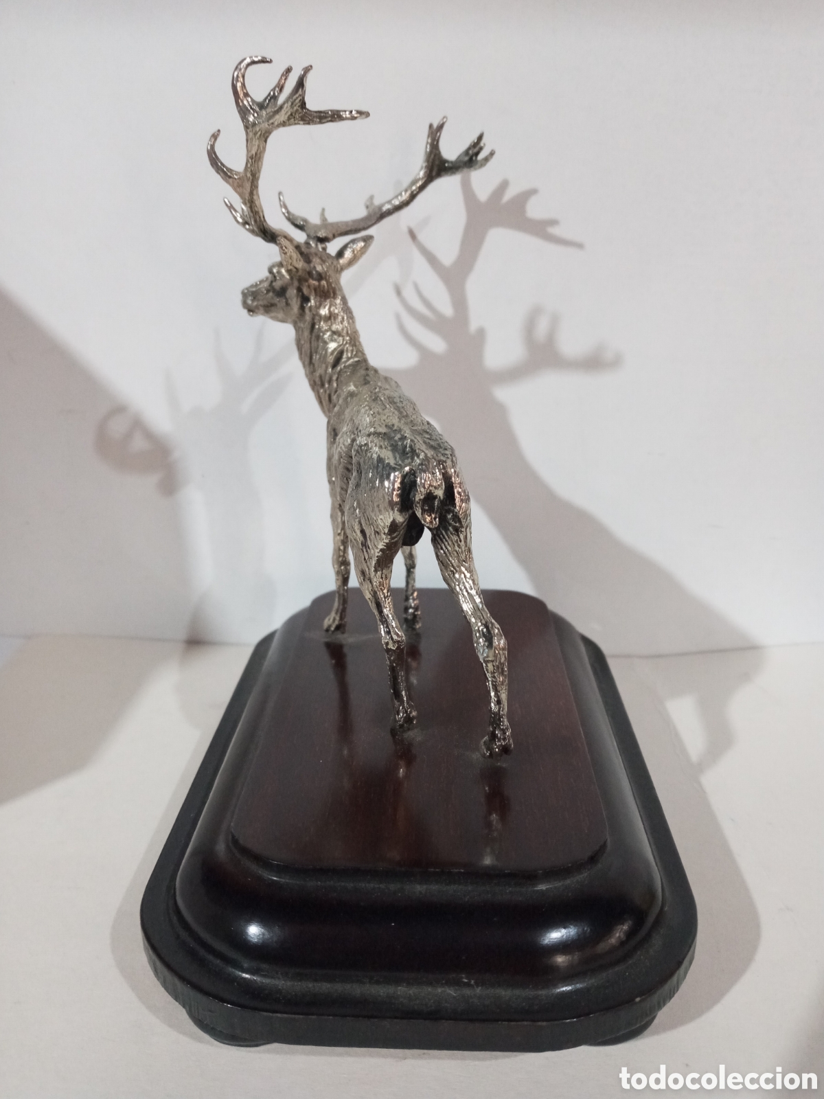Arte: CIERVO SOBRE PEDESTAL DE MADERA. - Foto 5