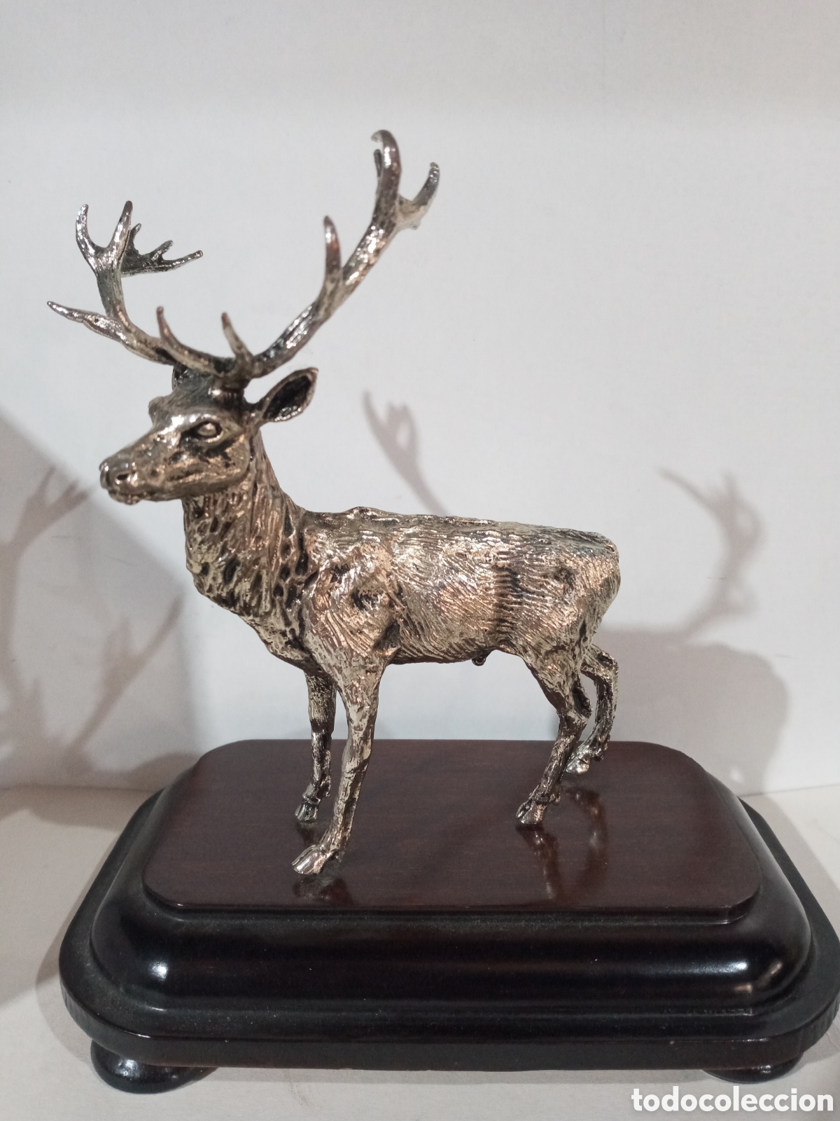 Arte: CIERVO SOBRE PEDESTAL DE MADERA. - Foto 7