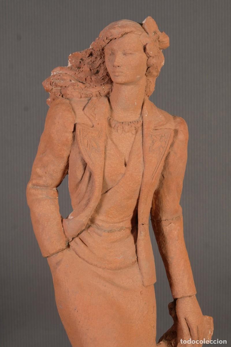 Arte: Figura de mujer en barro - Foto 2