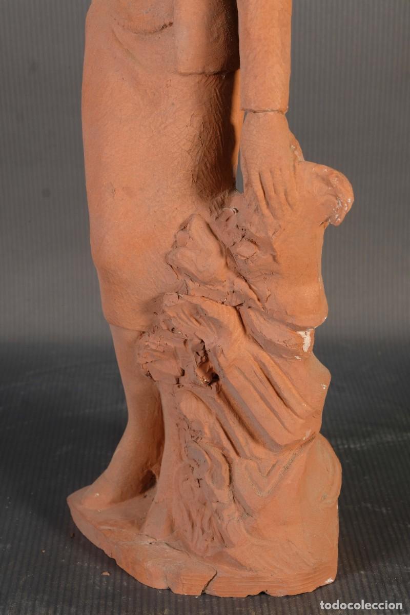 Arte: Figura de mujer en barro - Foto 6