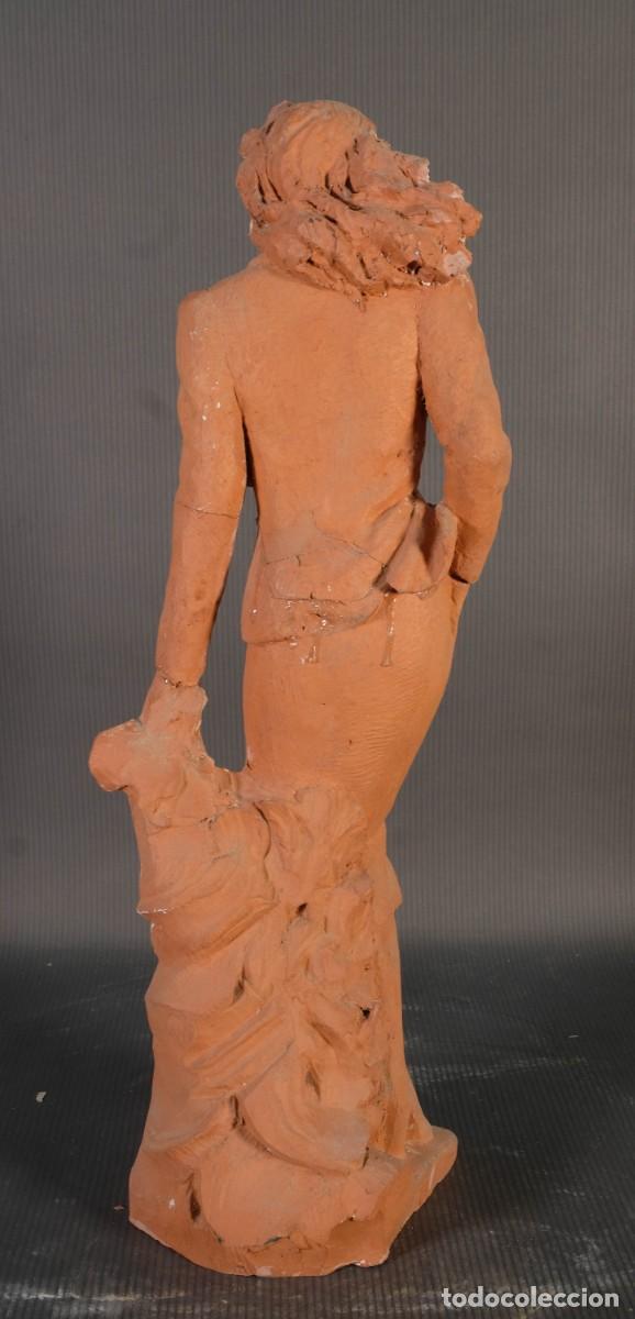 Arte: Figura de mujer en barro - Foto 7